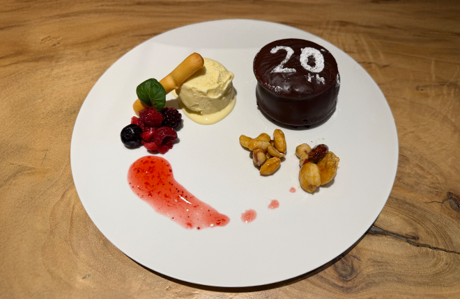20th アニバーサリーショコラパイとベリーのデセール